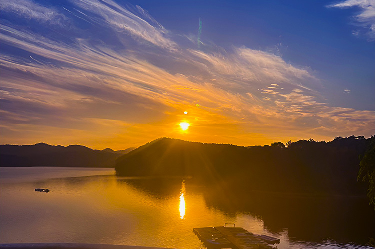 夕方の入鹿池