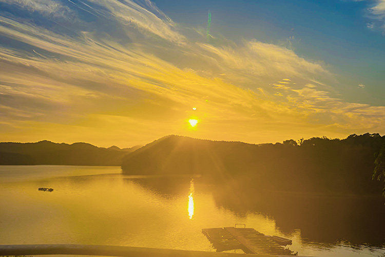 夕方の入鹿池